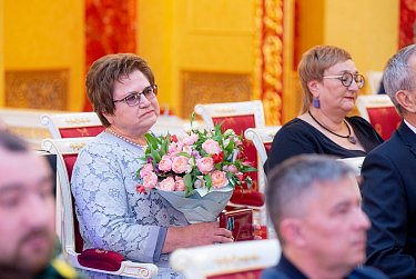 Государственная награда – депутату областного парламента 